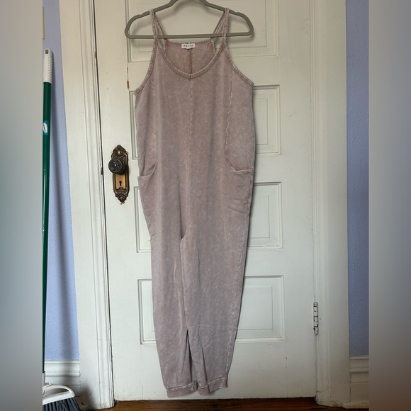 Thrive Societe Pants - TS by Thrive Lounge Jumpsuit hotshot Overalls Medium Scoopneck Relaxed sweatsuit